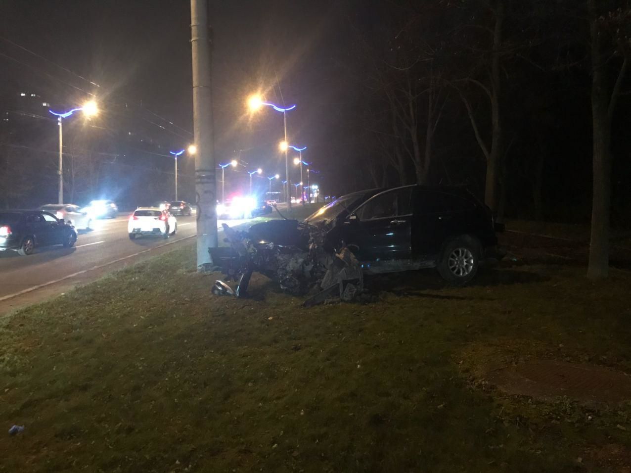 В Кишиневе водитель на внедорожнике врезался в столб