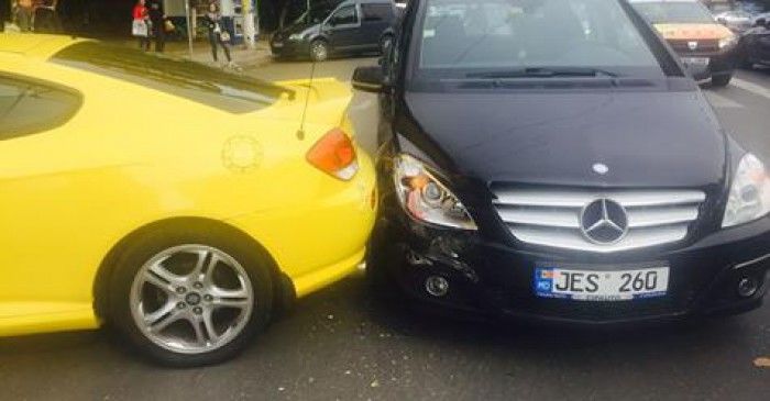 O şoferiţă din Chişinău şi-a scos la vânzare maşina după ce i-a fost lovită în aceeaşi zi