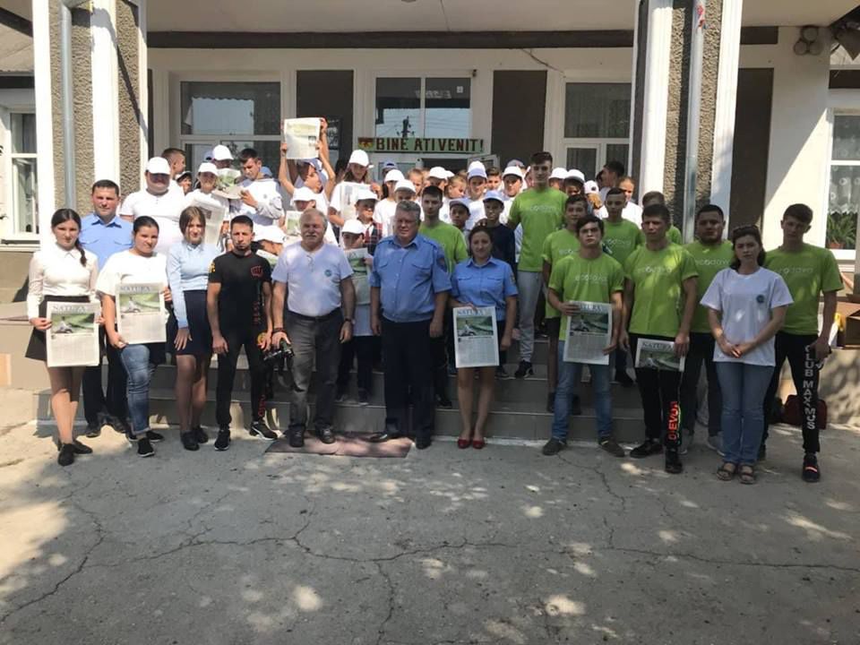 Граждане мобилизовались, чтобы очистить страну от мусора