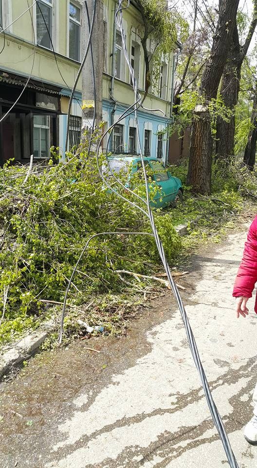 Жители столичной улицы, 5 дней сидящие без света, перекрыли дорогу
