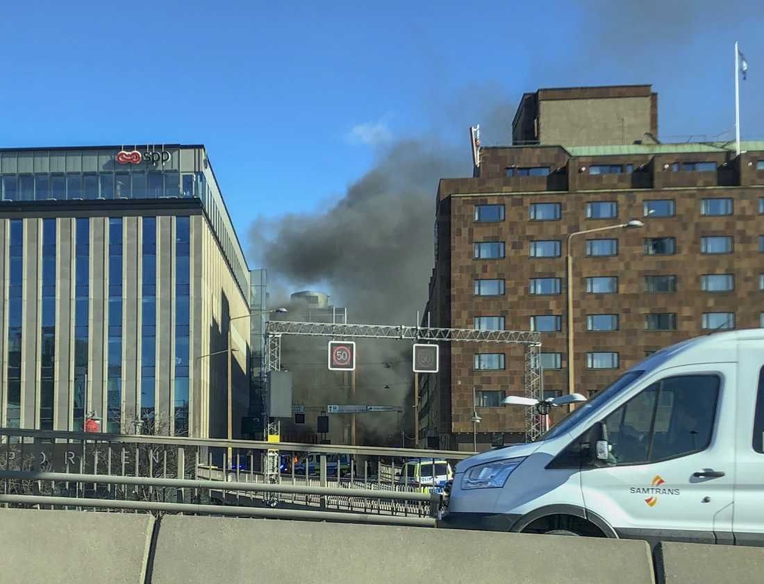 В центре Стокгольма взорвался автобус
