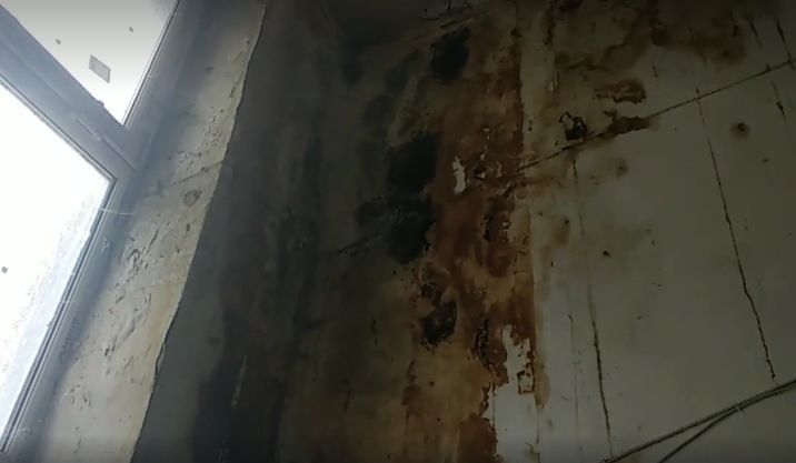 На Ботанике из-за недостроенной мансарды разрушается дом