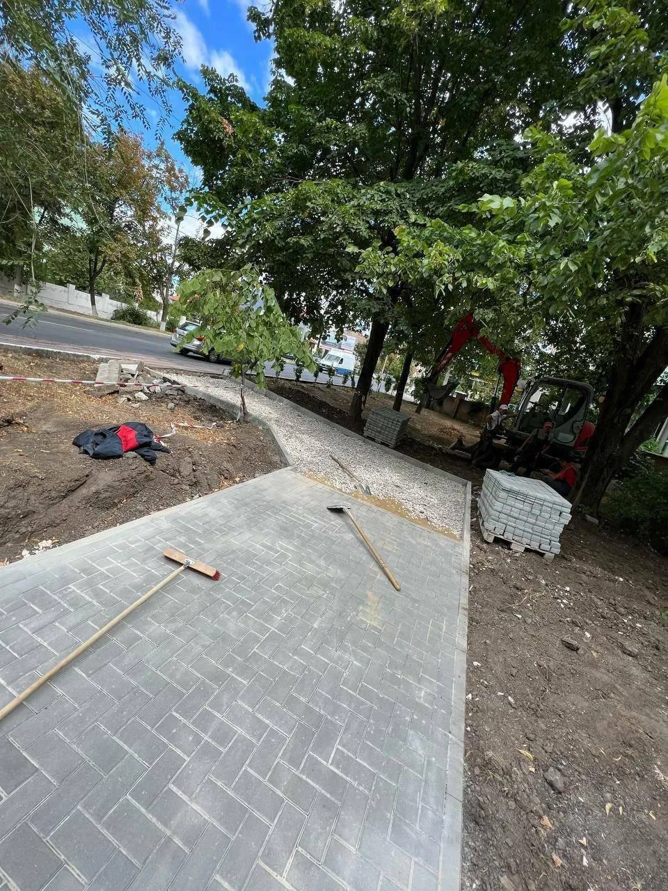 На Телецентре продолжаются работы по благоустройству