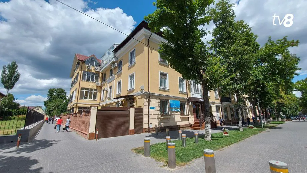 Журналисты показали дом, где живет Канду и в котором проходят обыски