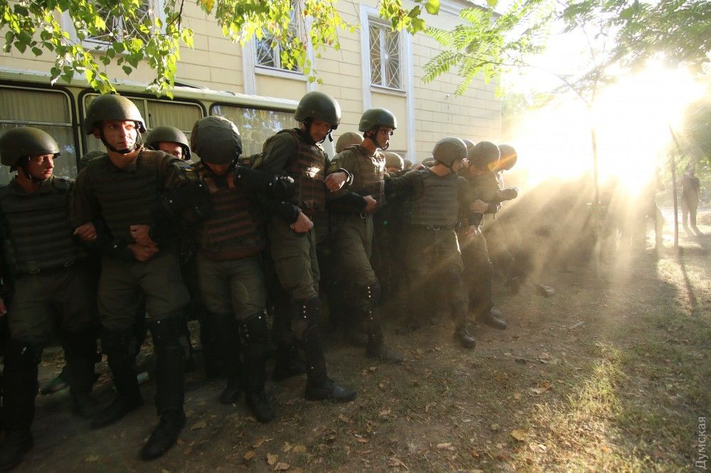 Против противников приговора по делу о беспорядках в Одессе применили слезоточивый газ