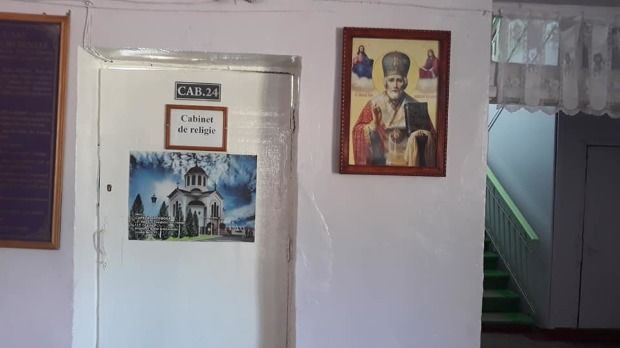 Активисты ассоциации «Părinții solidari» нашли еще одну церковь на территории школы