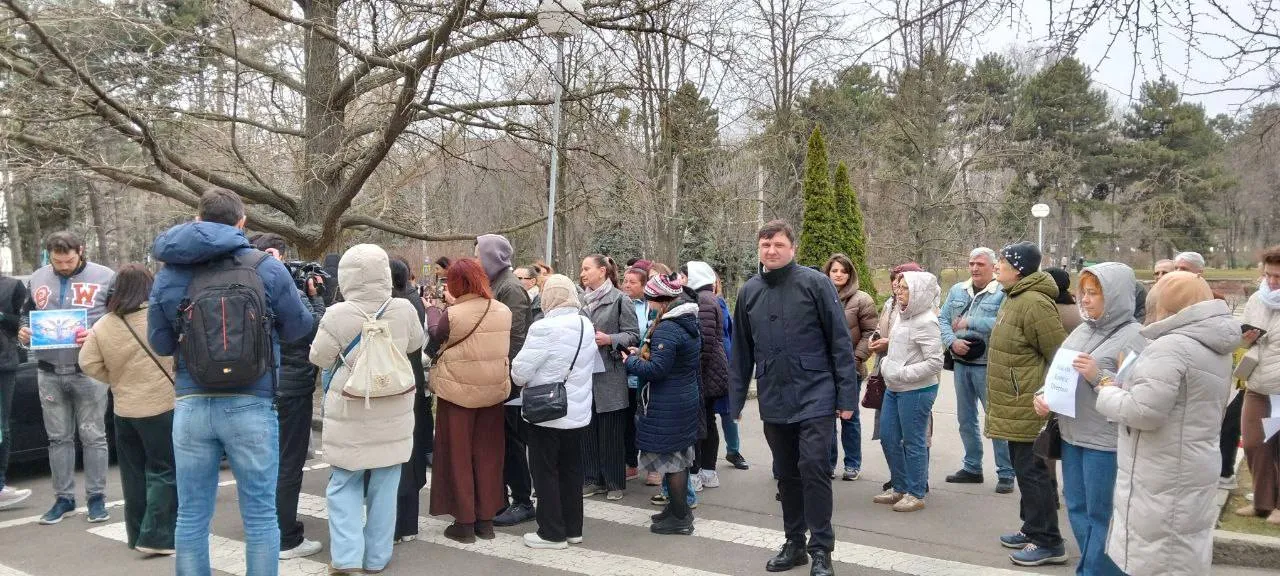 Десятки людей собрались на флешмоб в память о Людмиле Вартик
