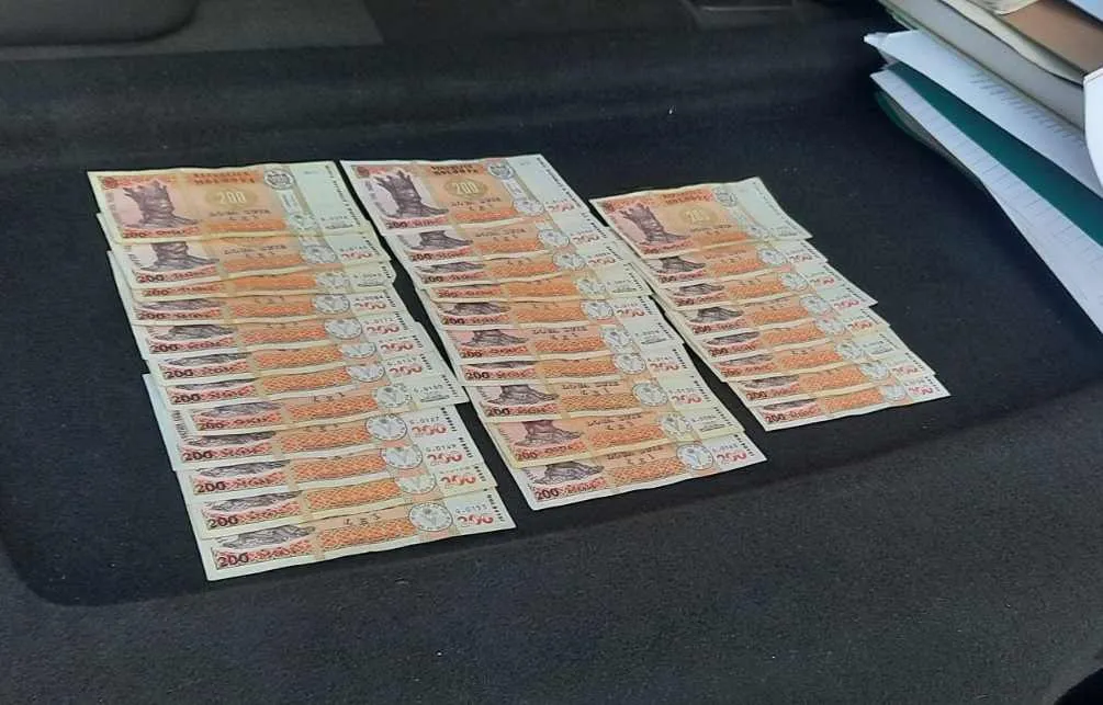 Двое патрульных задержаны на 72 часа: их подозревают в получении взятки