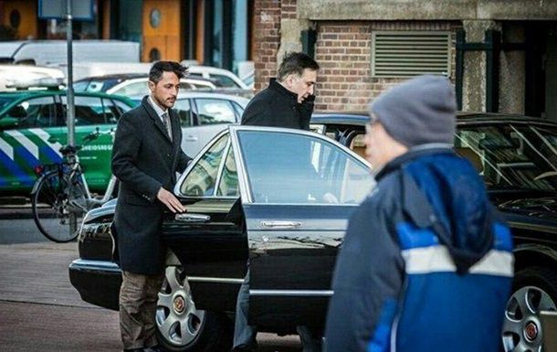 Saakaşvili, surprins plimbându-se cu Bentley în Olanda