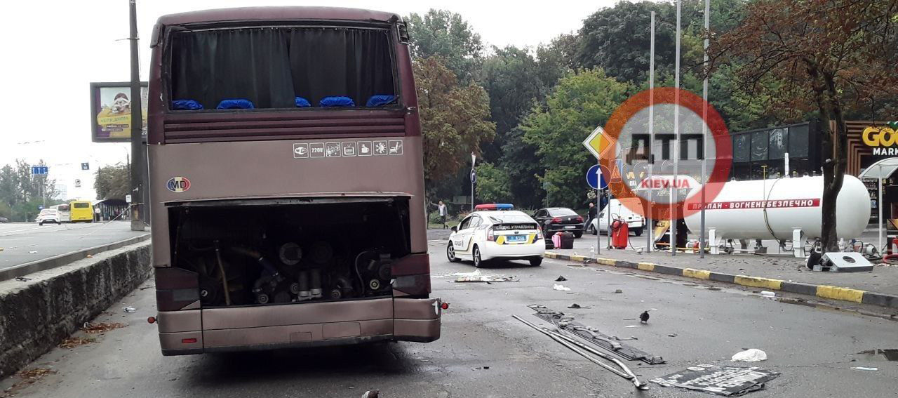 В Киеве перевернулся автобус Кишинев - Москва: пострадали 18 человек