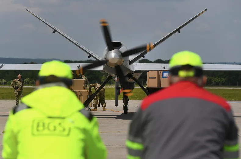 Беспилотник США MQ-9 Reaper впервые приземлился в гражданском аэропорту Европы