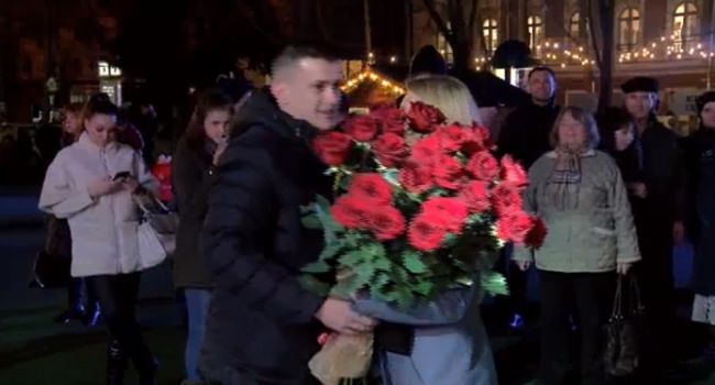 Кишиневец сделал предложение своей девушке на Рождественской ярмарке