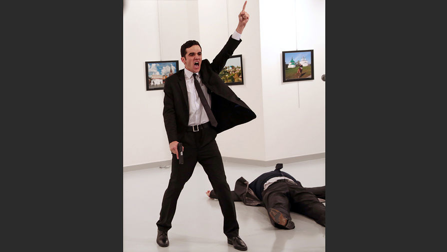 Автор снимка с горящим венесуэльцем стал лауреатом World Press Photo