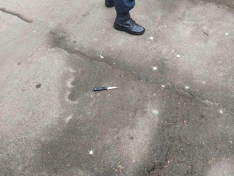 В центре Кишинёва мужчина угрожал ножом полицейским за замечание