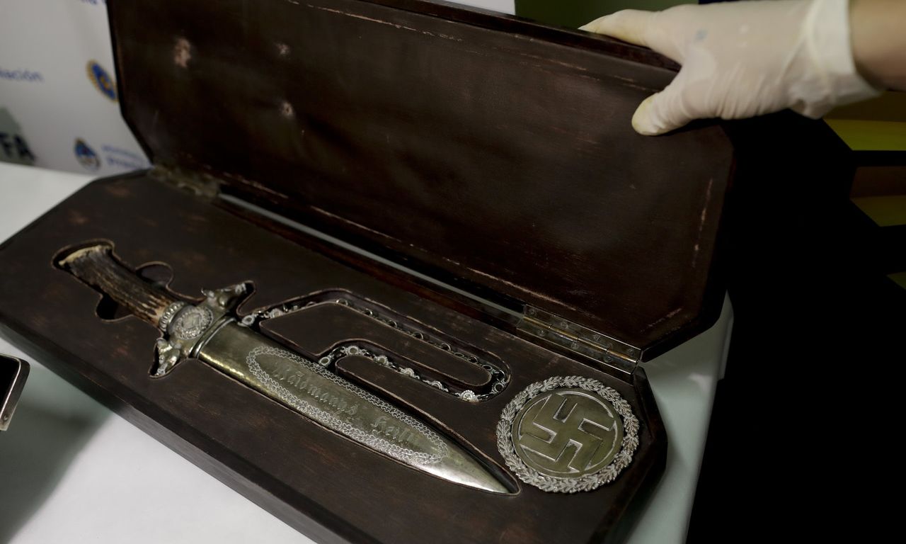 Descoperire macabră de obiecte naziste într-o cameră secretă din Argentina