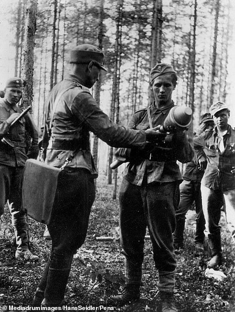 В Сети появились эксклюзивные снимки армии Гитлера