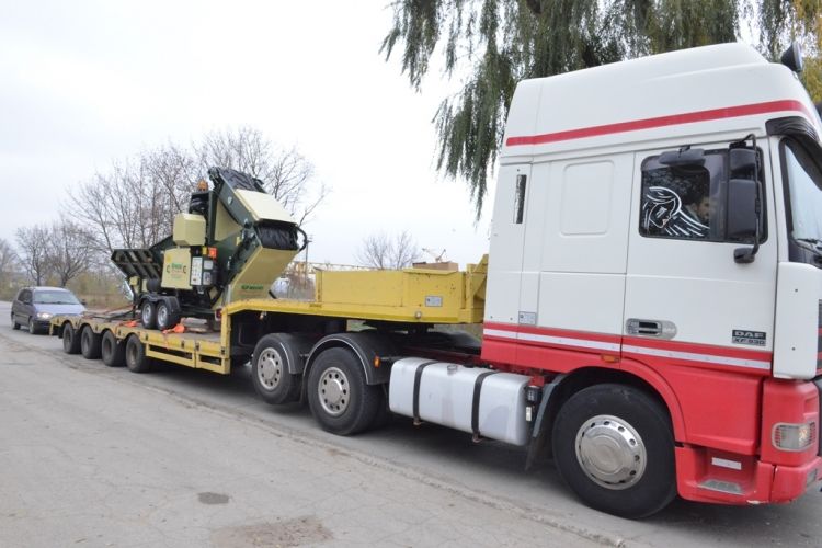 Primăria a cumpărat un tocator pentru măcinarea crengilor căzute în urma intemperiei din aprilie