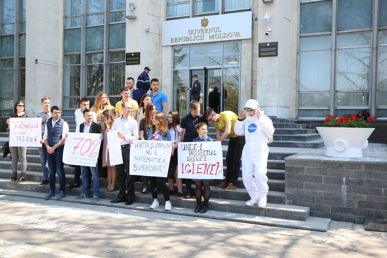 ПДС Youth и Молодежь DA начали кампанию „Бумага и мыло”