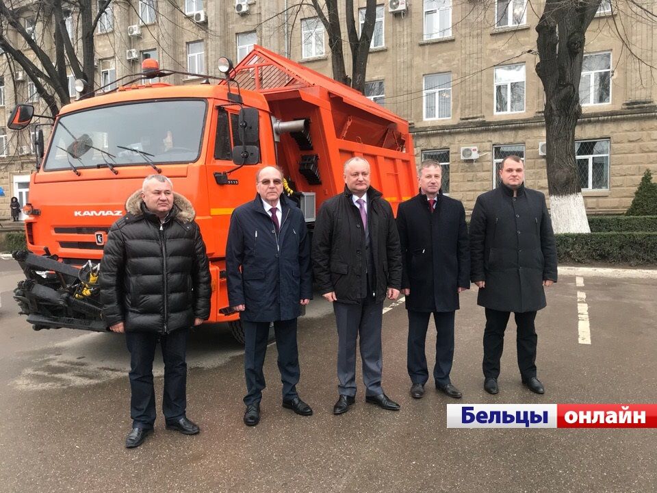 Президент Игорь Додон привёз в Бельцы новый КАМАЗ
