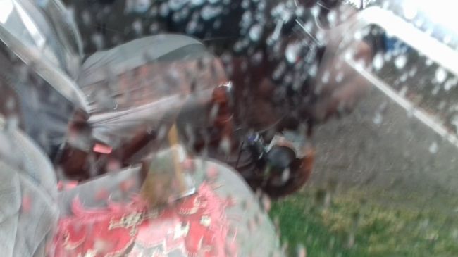 В Яловенах воры разбили окно и ограбили машину у ворот дома владельца