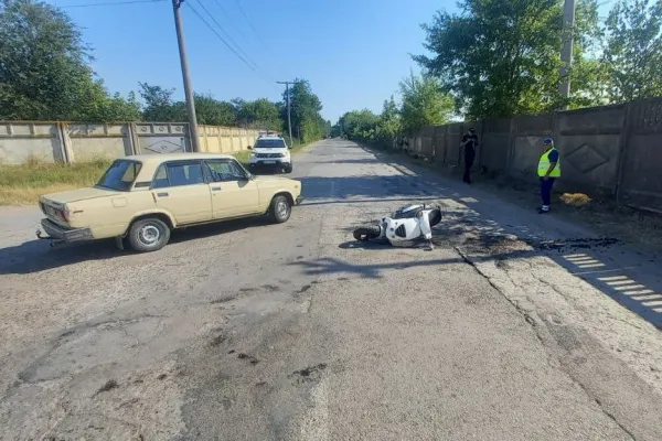 В Бессарабке водитель за рулем авто сбил мужчину на скутере