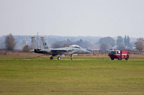 Истребитель США аварийно приземлился в Украине