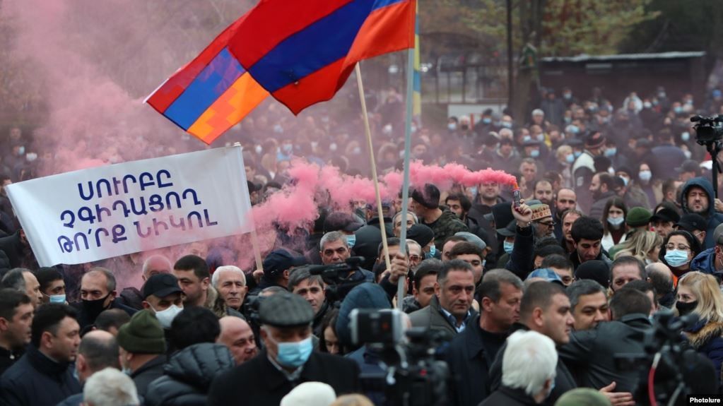 В Ереване проходит митинг с требованием отставки Пашиняна