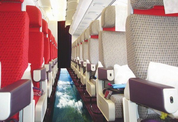 Стеклянный пол в самолетах Virgin Atlantic пощекочет нервы пассажиров