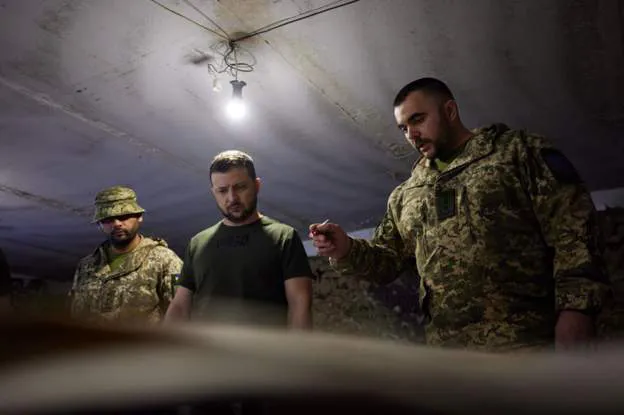 Зеленский посетил позиции ВСУ в районе Бахмута и Лисичанска