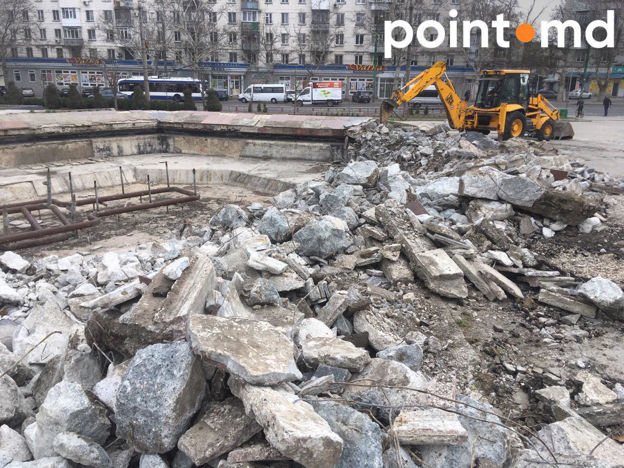 В столице сносят фонтан рядом с парком "Долина роз". Кодряну: Это ремонт