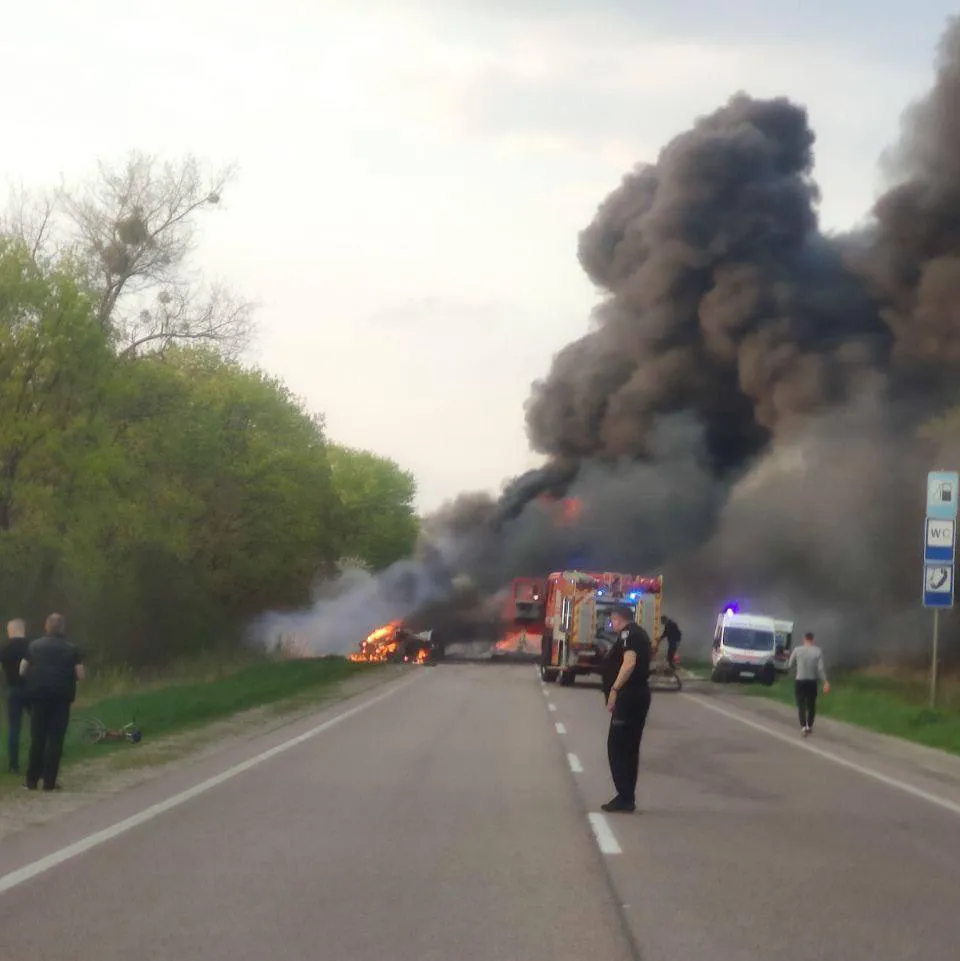 В Ровенской области столкнулись бензовоз, автобус и легковушка: погибли 17 человек
