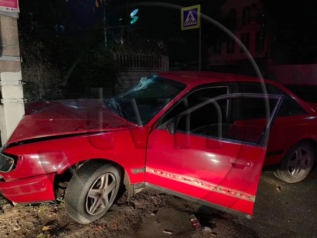 ДТП в Бельцах: автомобиль врезался в столб