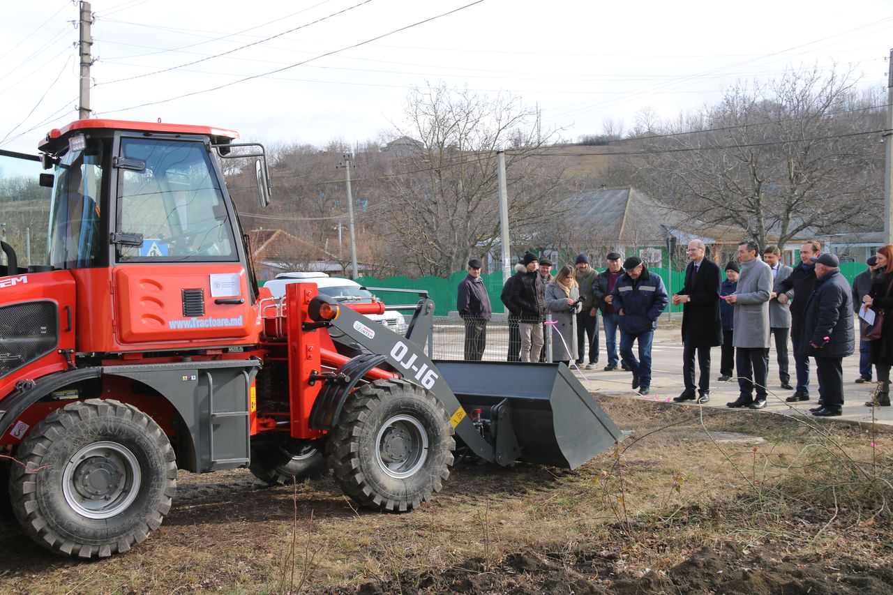 В трех молдавских селах появится новая спецтехника