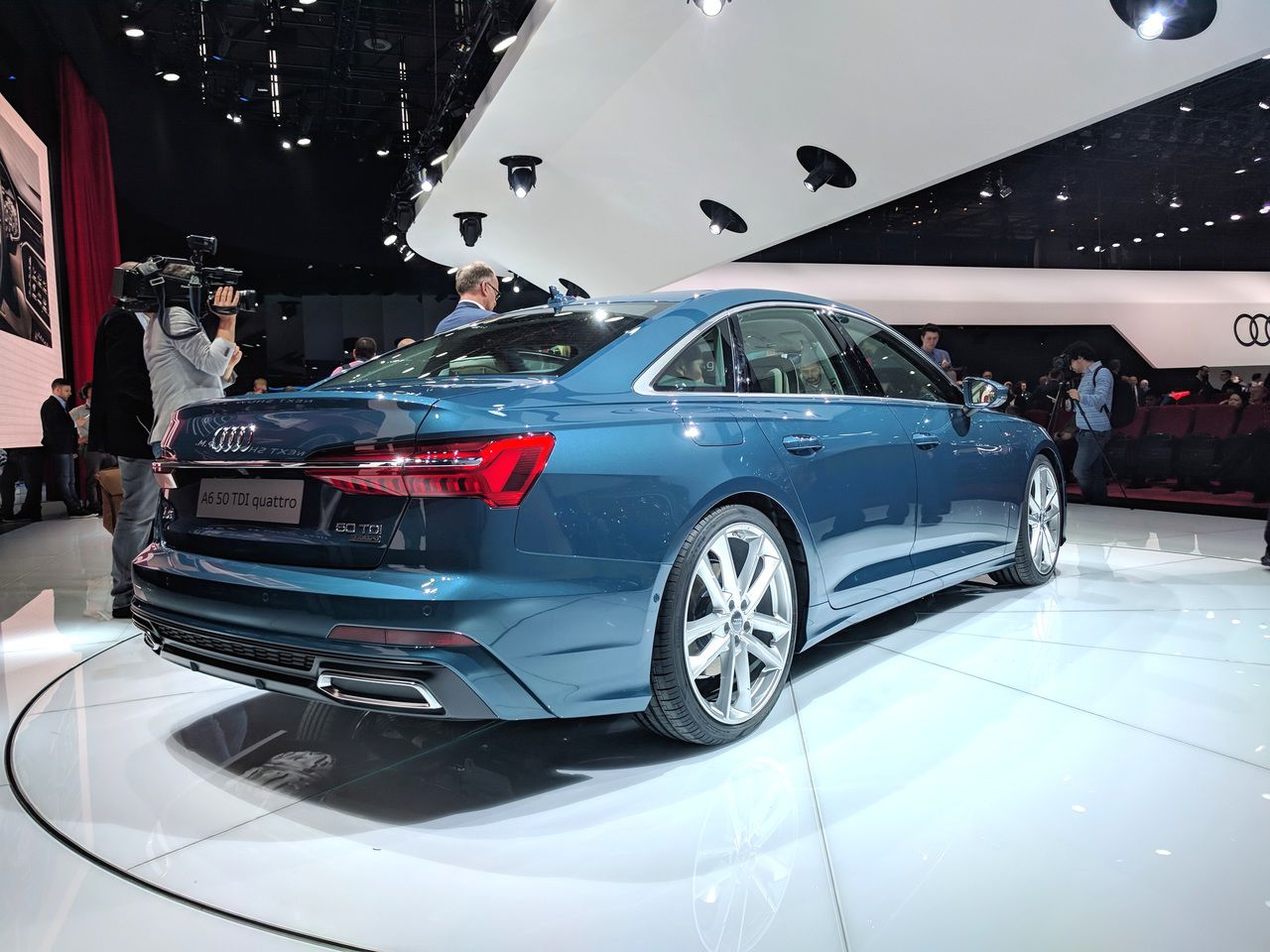 Audi представила в Женеве новую A6