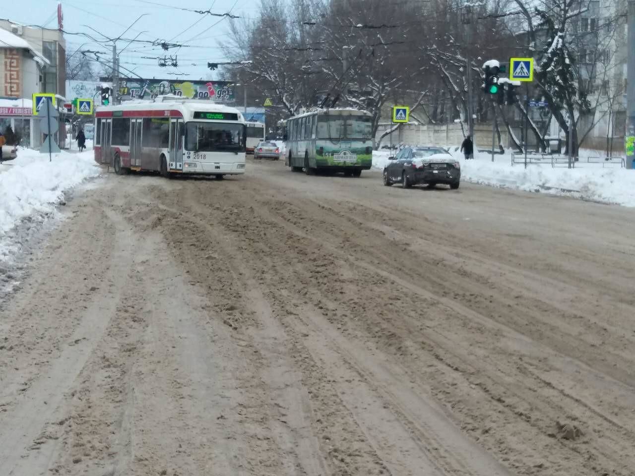 Улицы Кишинева очищены, а в Бельцах завалены снегом