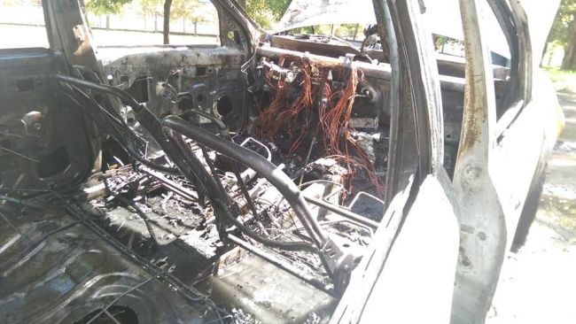 На одной из столичных улиц загорелся автомобиль