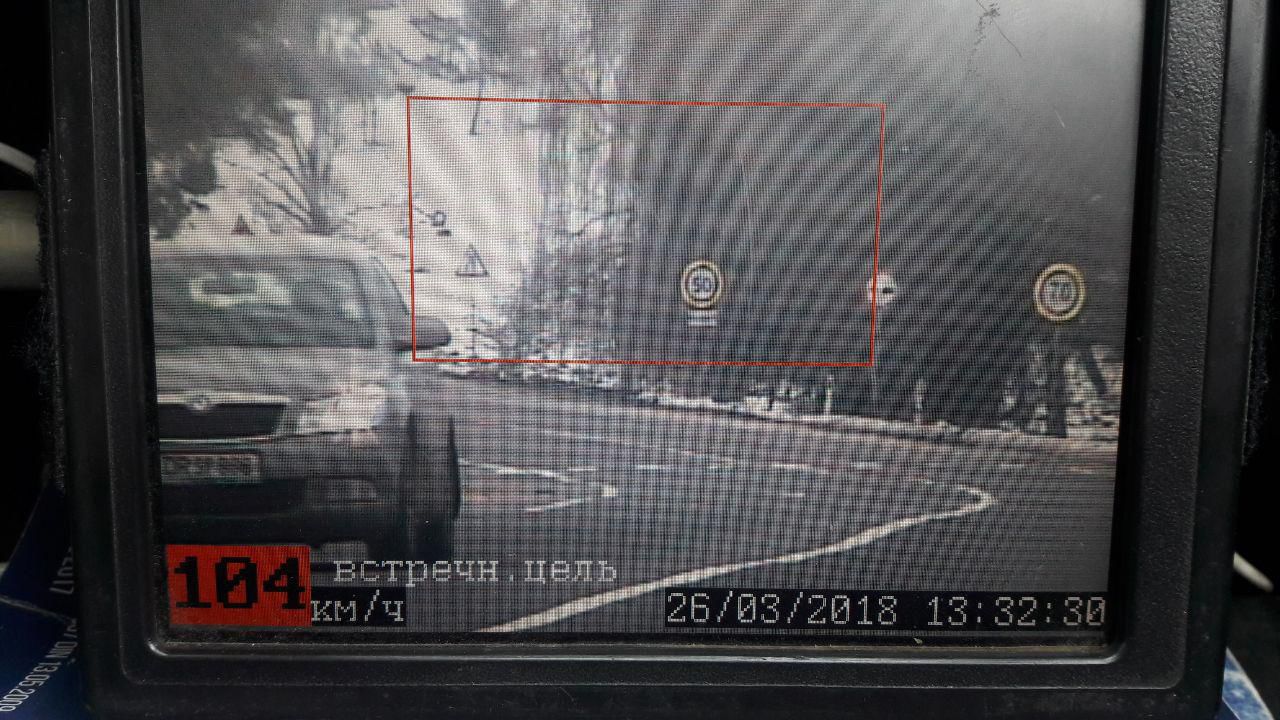 Vitezoman filmat de polițiști: Circula cu 134 km/h la trecerea de pietoni