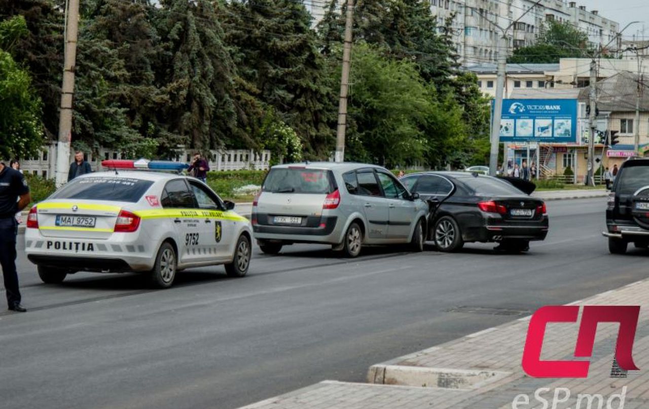 В Бельцах дорога по Штефана чел Маре ещё не открыта, аварии уже происходят