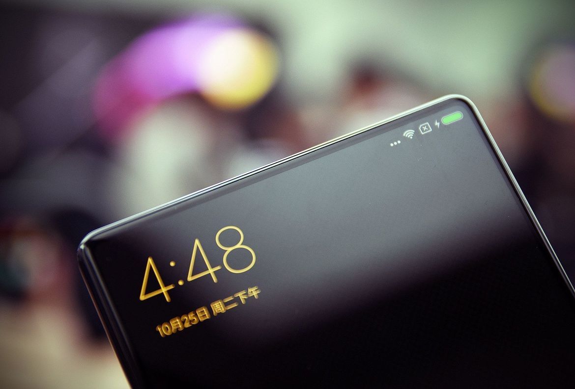 Появились "живые" фото планшетофона Xiaomi Mi MIX