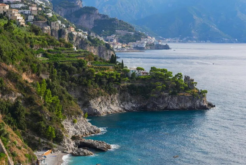 În Italia există un sat ascuns de mulțimea turiștilor care pare să fi rămas încremenit în timp