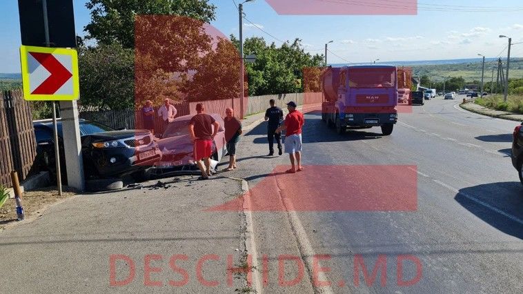 В Оргееве водитель на BMW врезался в припаркованную машину