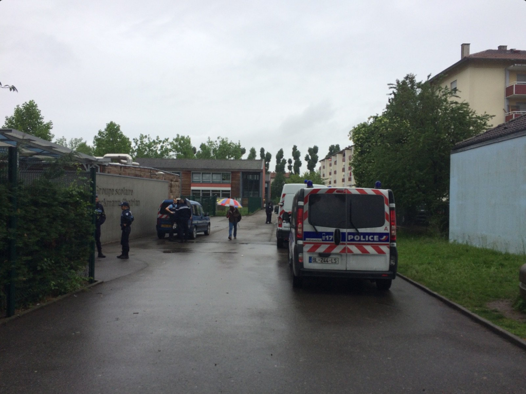 Alertă cu bombă, la o școală din Strasbourg. Directorul școlii ar fi primit mai multe amenințări