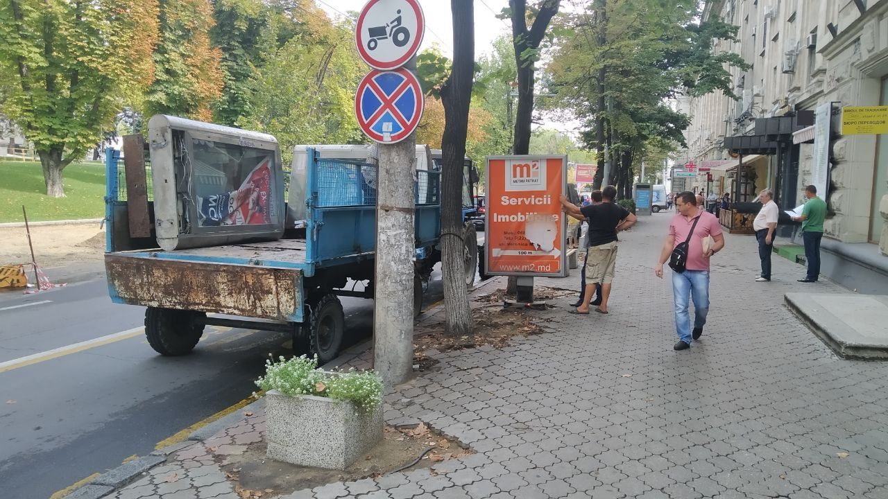 Более 10 рекламных панно были демонтированы и вывезены с улицы Пушкина
