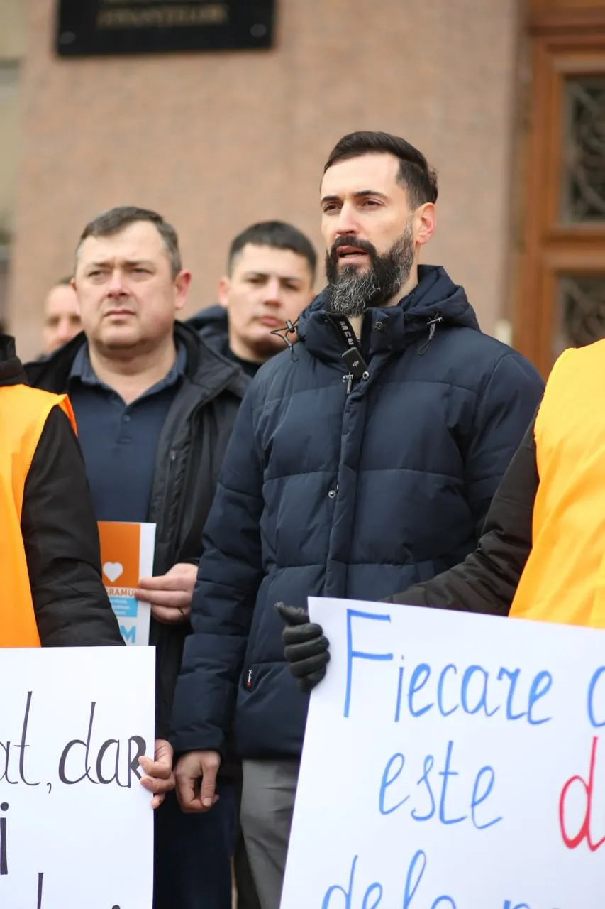 Активисты партии "Сердце Молдовы" провели протест у здания Министерства финансов
