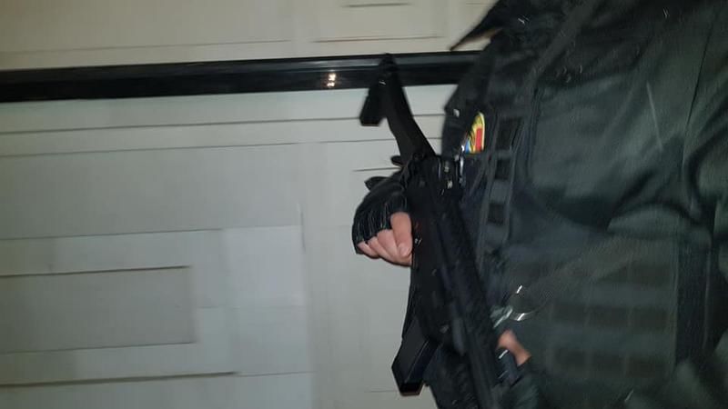 Открытие рождественской ярмарки охраняли полицейские с автоматами