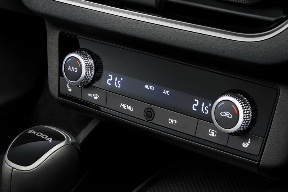 Skoda рассекретила интерьер хэтчбека, который сменит Rapid