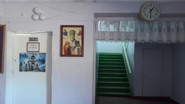 Активисты ассоциации «Părinții solidari» нашли еще одну церковь на территории школы