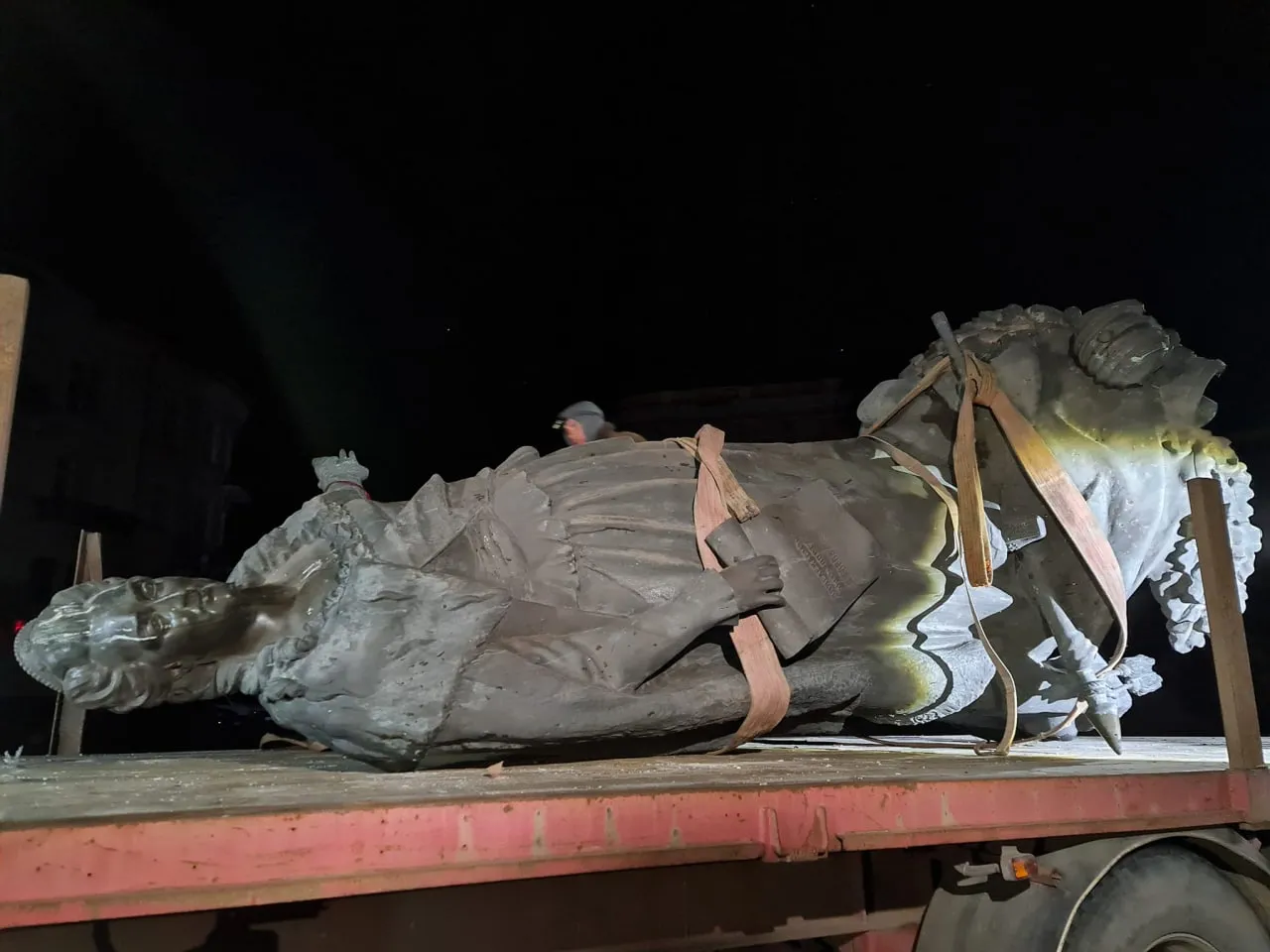 В Одессе ночью демонтировали памятник Екатерине II
