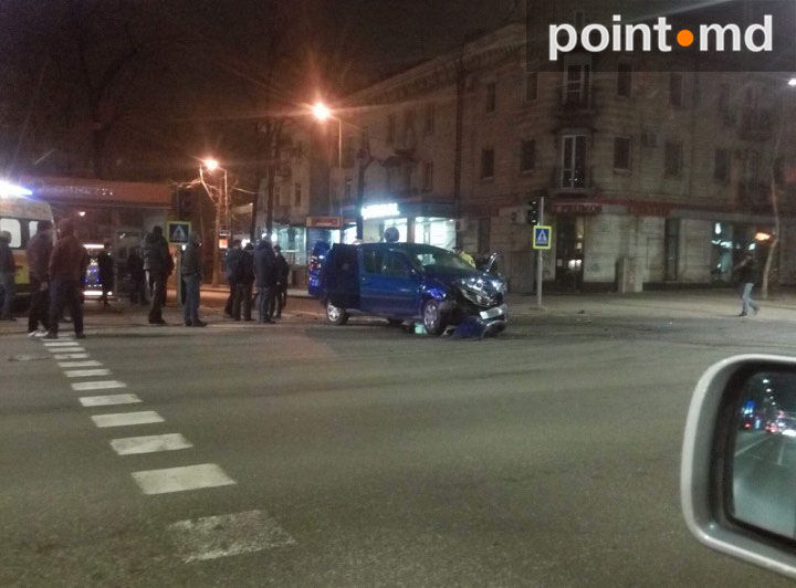 Accident grav în centrul Capitalei. Mai multe persoane, la spital