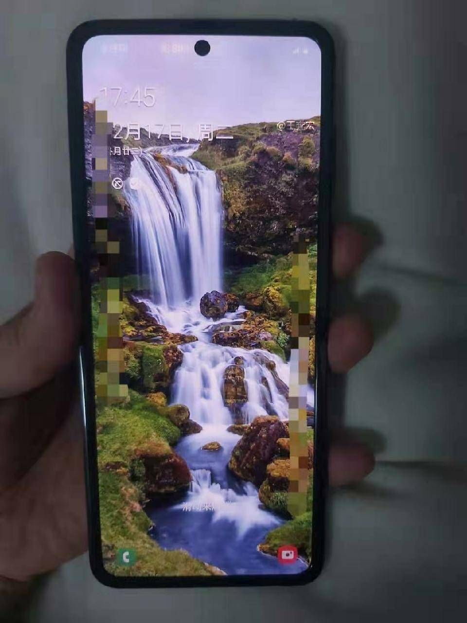 Samsung готовит складной смартфон-раскладушку